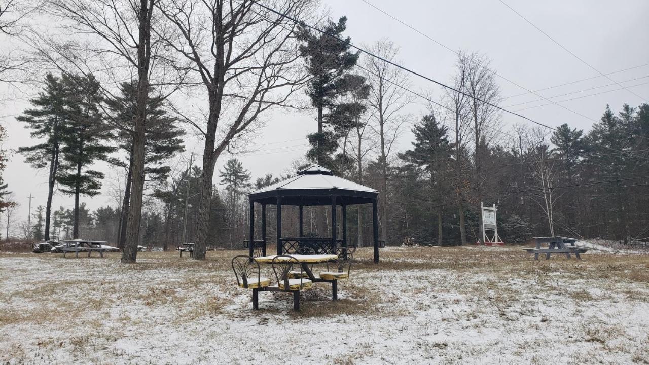 Calabogie Motor Inn Kültér fotó