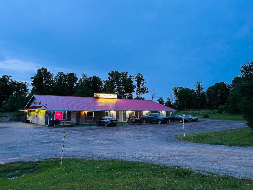 Calabogie Motor Inn Kültér fotó